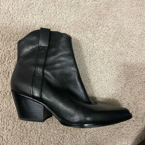 Dolce Vita Weatern booties size women’s 6
